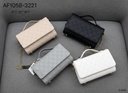 حقيبة جلد شبابية