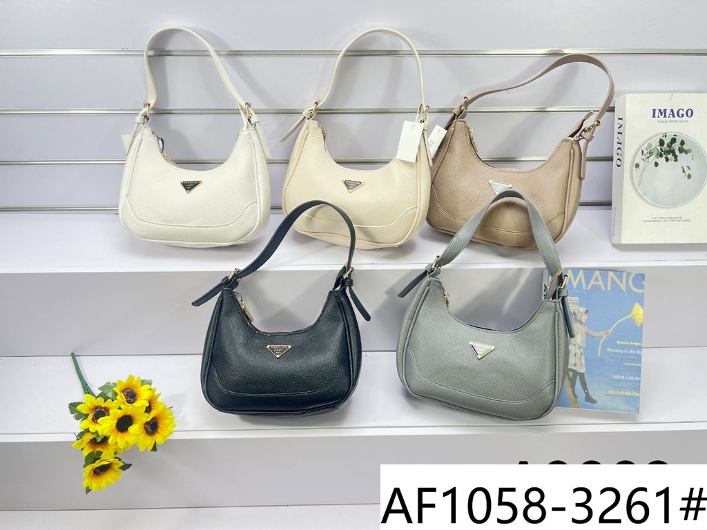 حقيبة جلد شبابية