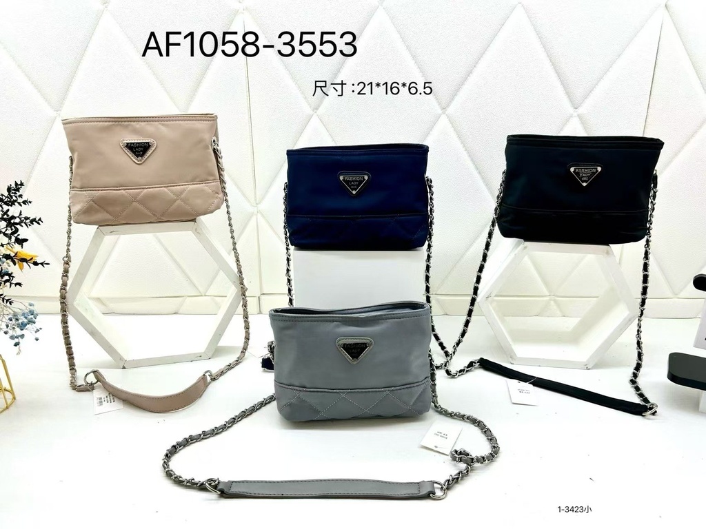 حقيبة جلد شبابية